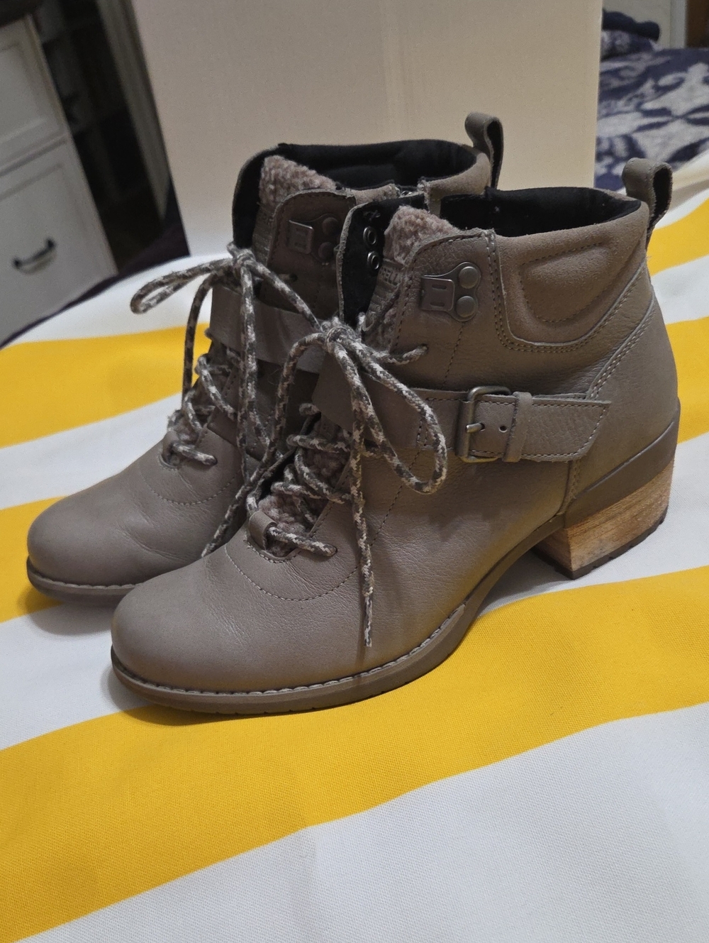 Merrell Women’s 7.5 Taupe Leather Lace Up Ankle Boots J003882 Side Zip